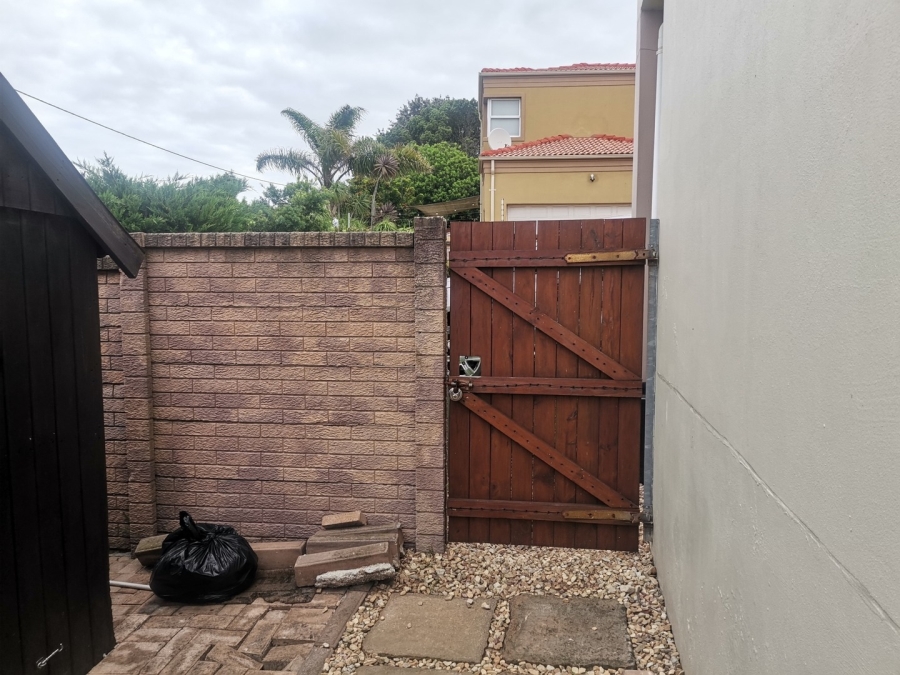To Let 3 Bedroom Property for Rent in Lovemore Heights Estate Eastern Cape